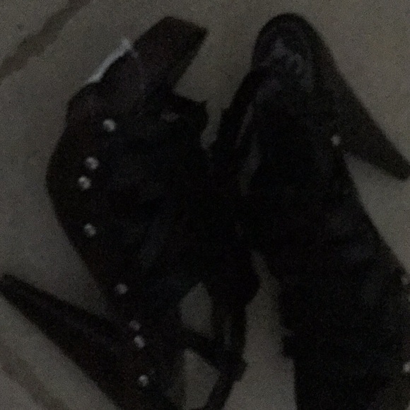 Heels - Picture 2 of 2
